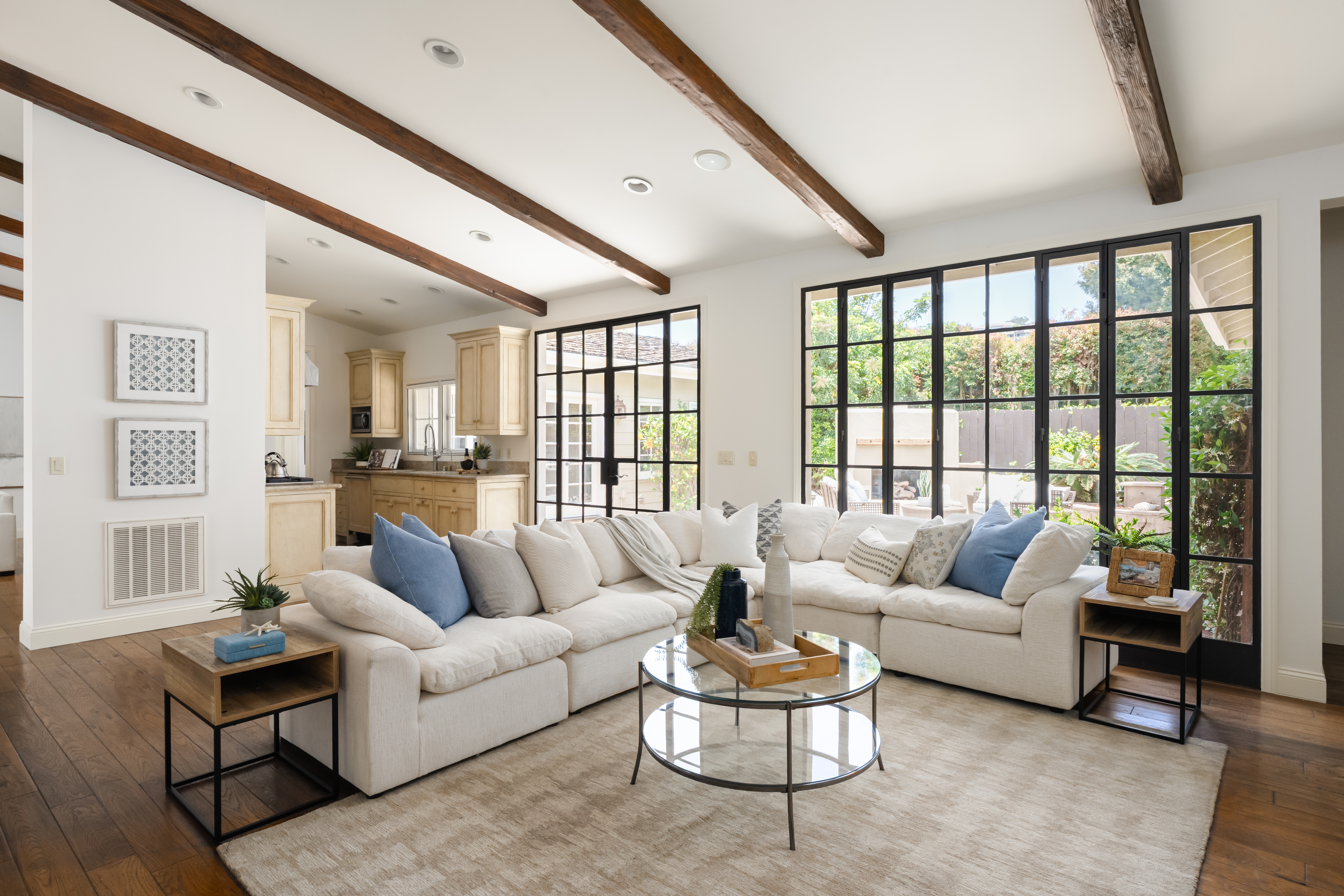 La Jolla staging